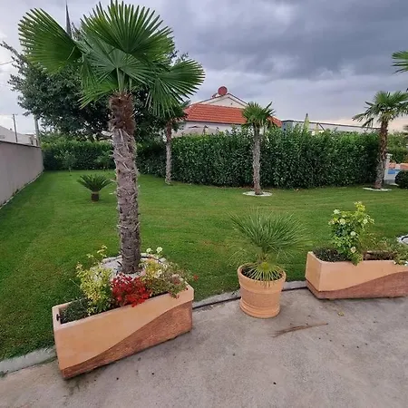 „taki“ Villa Podgoriçe